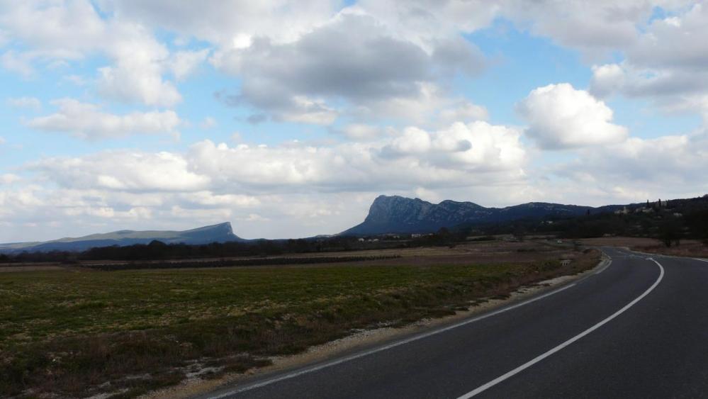 pic St loup et Hortus à l' approche de St Martin de Londres