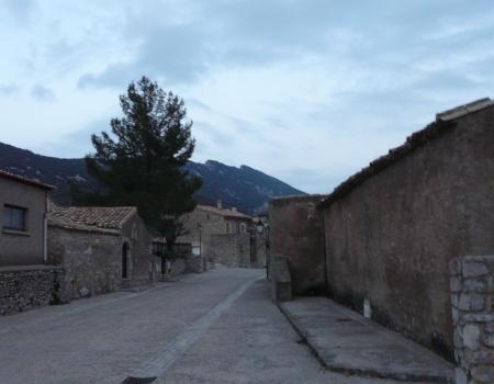 le pic St loup vu depuis le village de Cazevieille