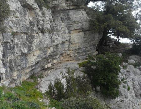 les sentiers en balcon qui parcourt l' Hortus