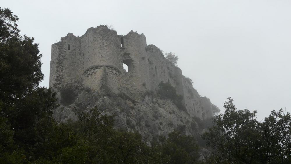 arrivée sous les ruines du château de viviourès