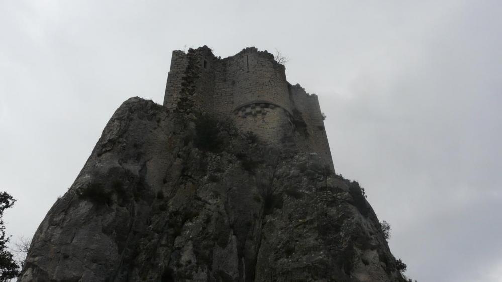 arrivée sous les ruines du château de viviourès