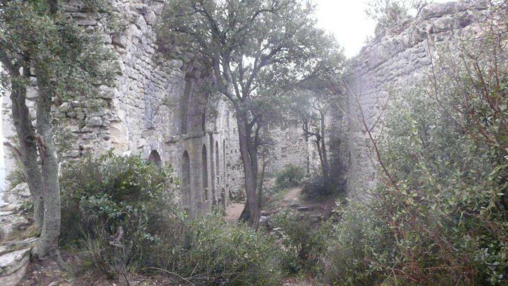 une autre vue de l' intérieur du château de Viviourès