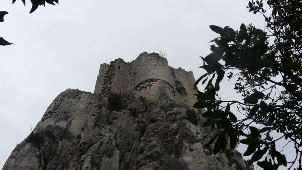 dernier coup d' oeil sur le château de Viviourés avant de redescendre !