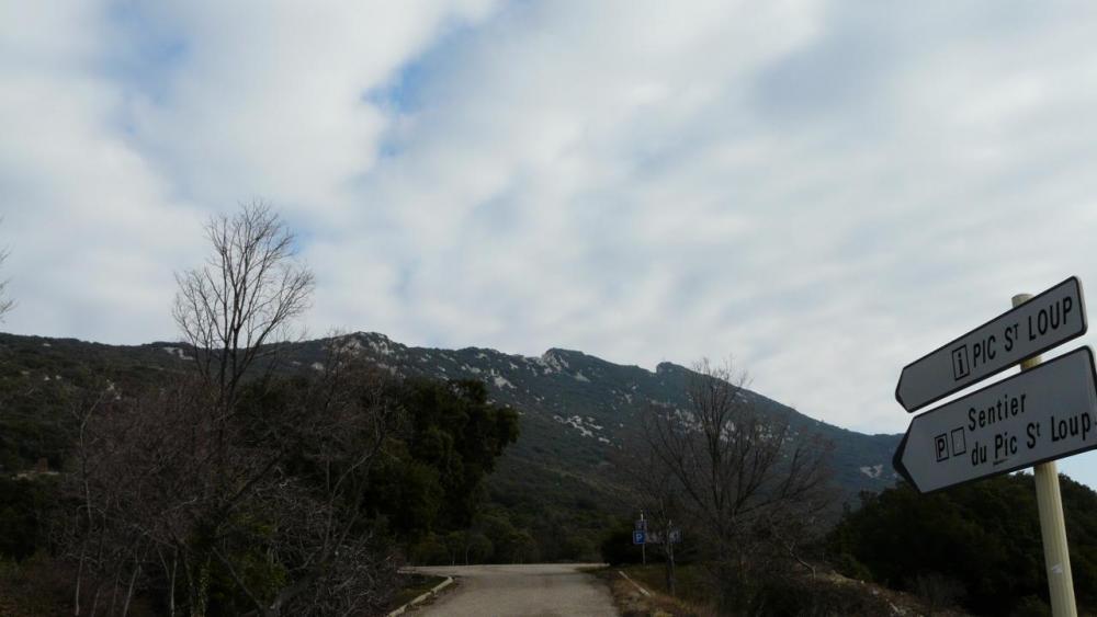 départ pour le pic st Loup depuis le parking spécifique