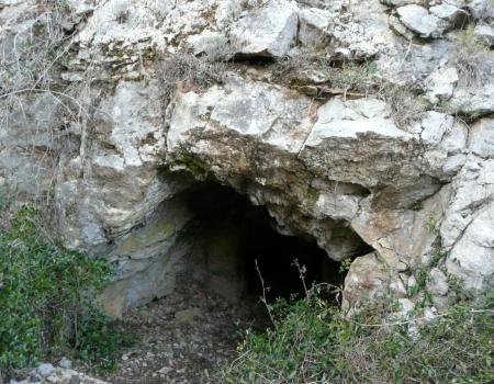 entrée de la grotte de la Roquette