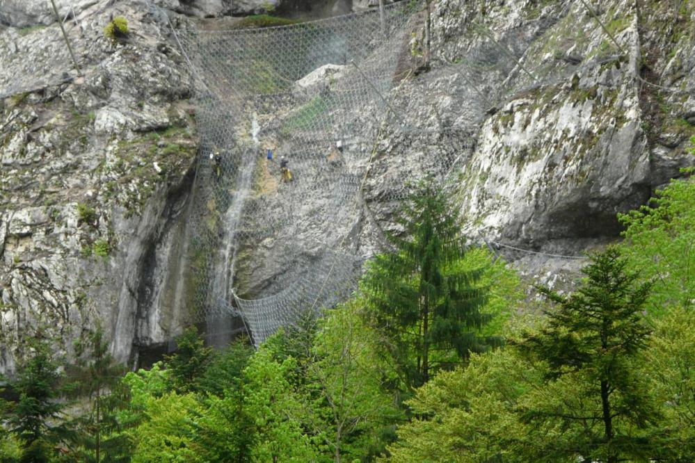 Travaux de protection de la route contre les chutes de pierres