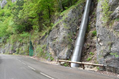 l' accès au sentier de la grotte merveilleuse