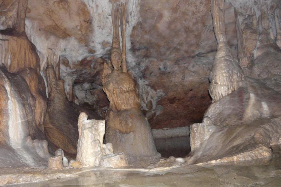 Beau spectacle pour commencer à la grotte merveilleuse