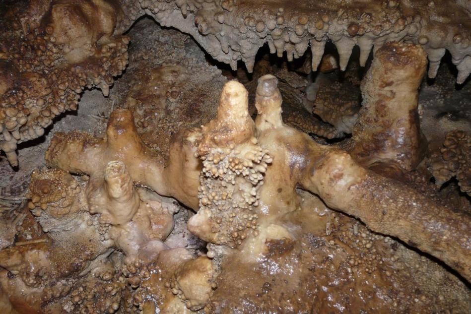 traversée grotte arva/grotte claire avant la descente en rappel