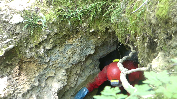 Traversée des grottes de St Aupre (Isère)